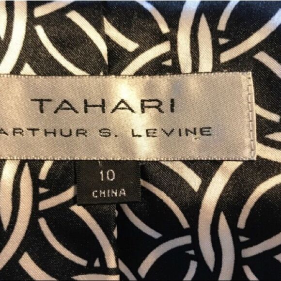Tahari Arthur S Levine Black 2 Button Blazer Size 10 - Picture 5 of 5